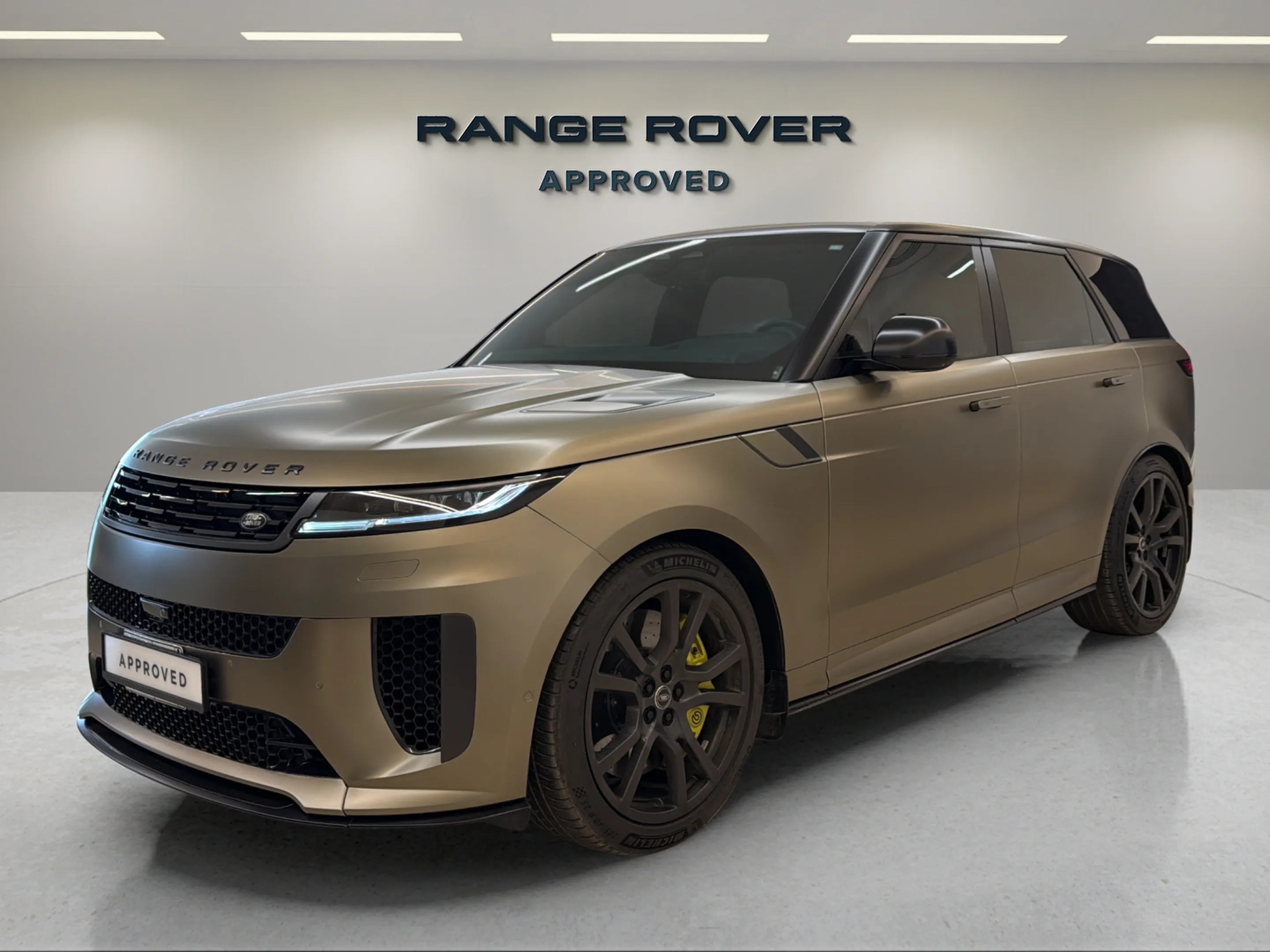 Land Rover Range Rover Sport Sv Plus  in Saudi Arabia