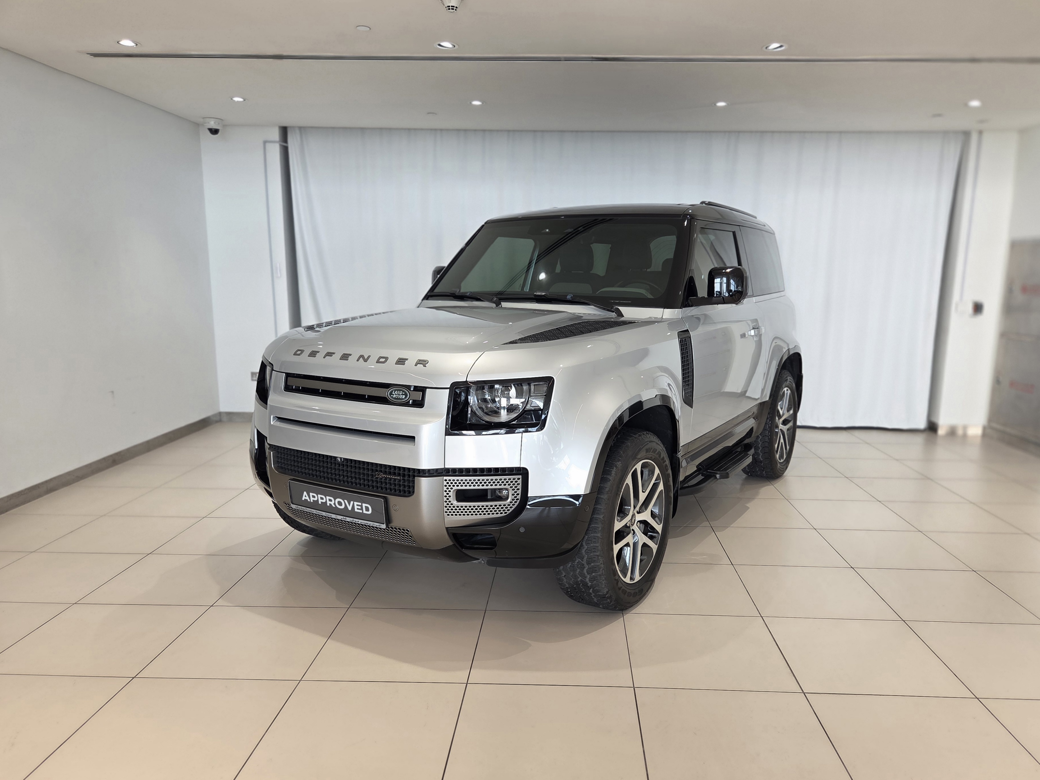 Land Rover Defender 90 X-dynamic 2023 in Qatar