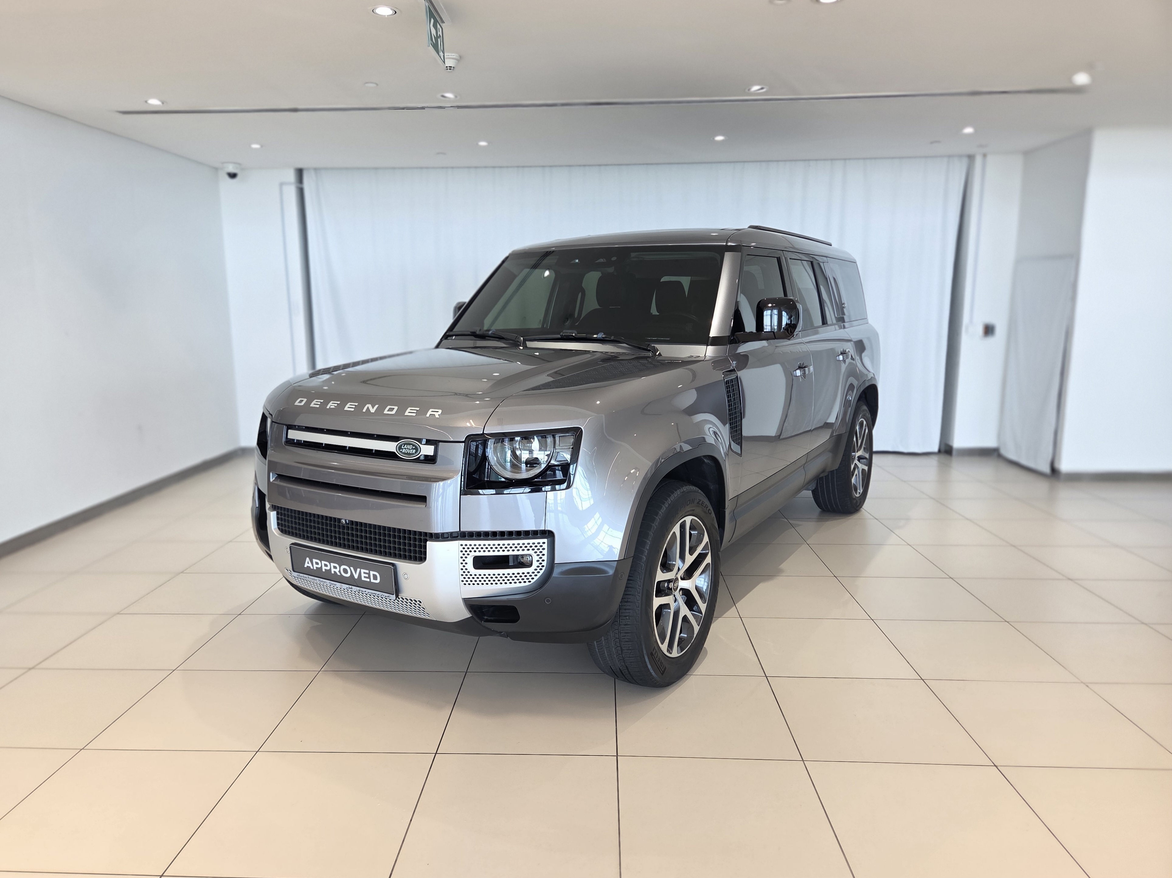 Land Rover Defender 130 3.0i6 Se 400ps 2023 in Qatar