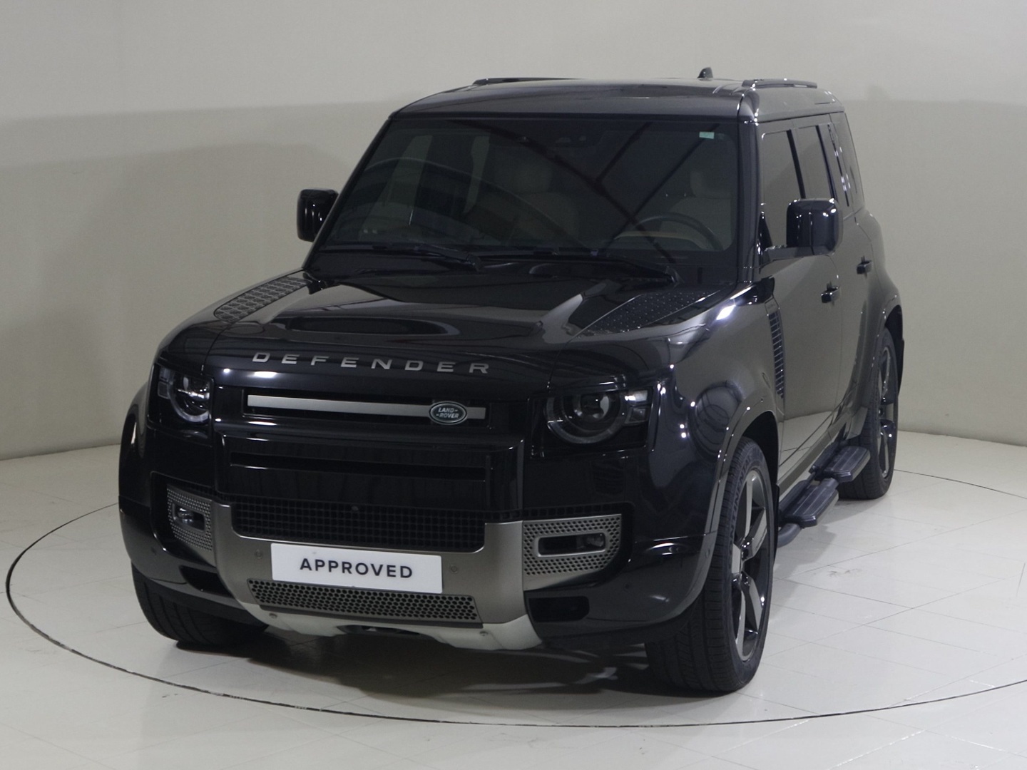 Land Rover Defender 110 X-dynamic Hse 2025 in Uae