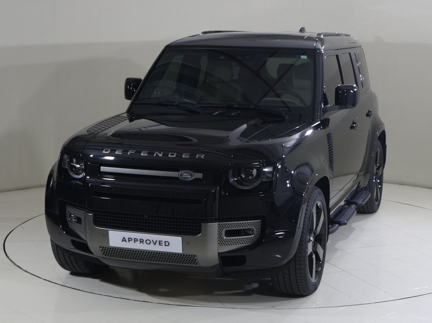 Land Rover Defender 110 X-dynamic Hse 2025 in Uae