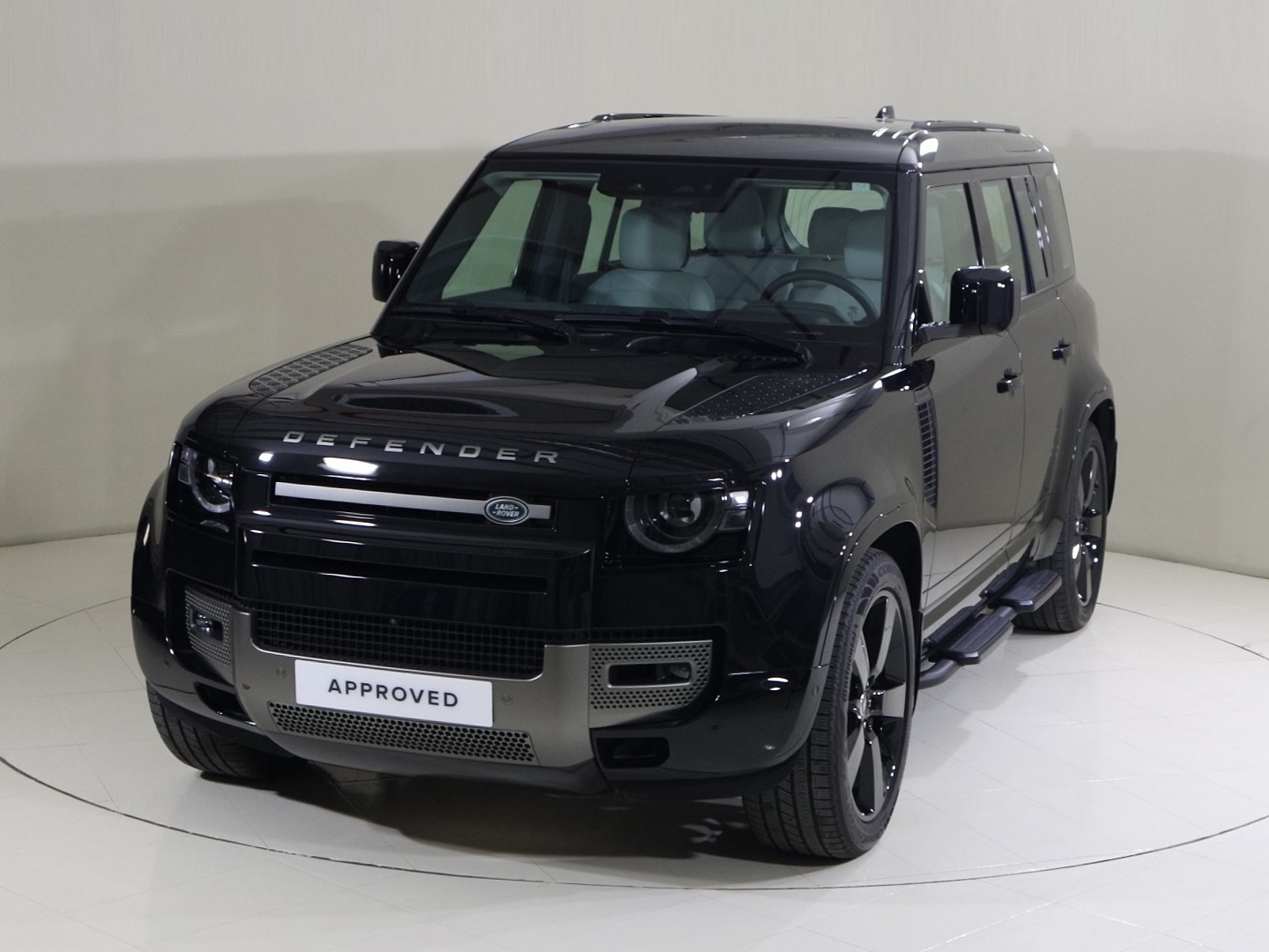 Land Rover Defender 110 X-dynamic Hse 2025 in Uae