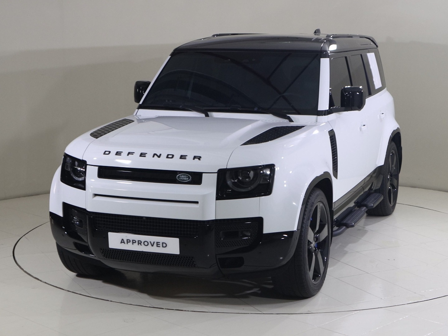 Land Rover Defender 110 X-dynamic Hse 2025 in Uae