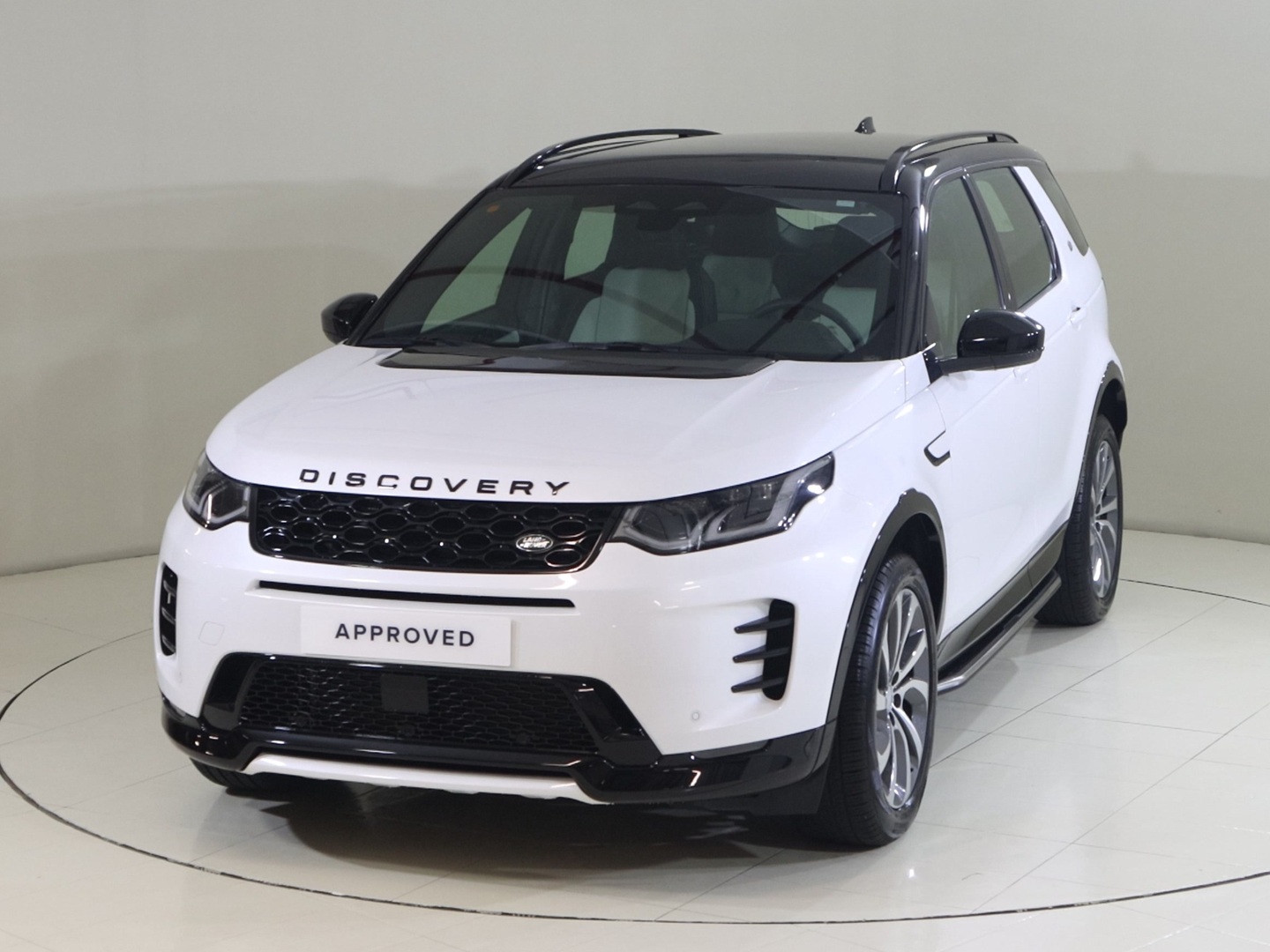 Land Rover Discovery Sport Dynamic Se 2025 in Uae