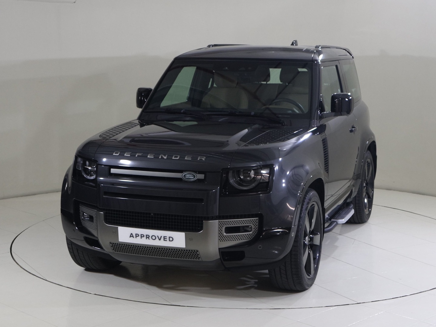 Land Rover Defender 90 X-dynamic Hse 2025 in Uae