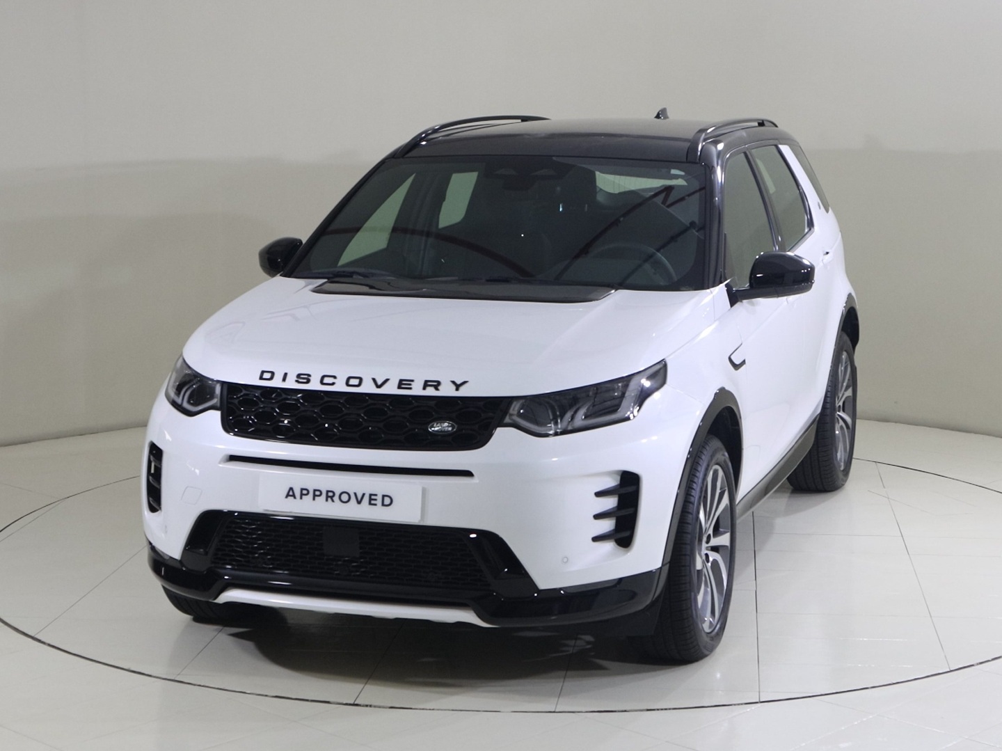 Land Rover Discovery Sport Dynamic Se 2025 in Uae