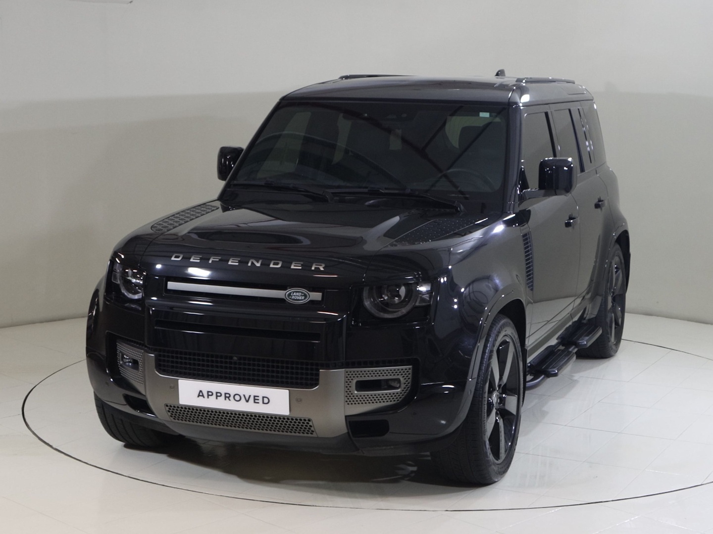 Land Rover Defender 110 X-dynamic Hse 2025 in Uae