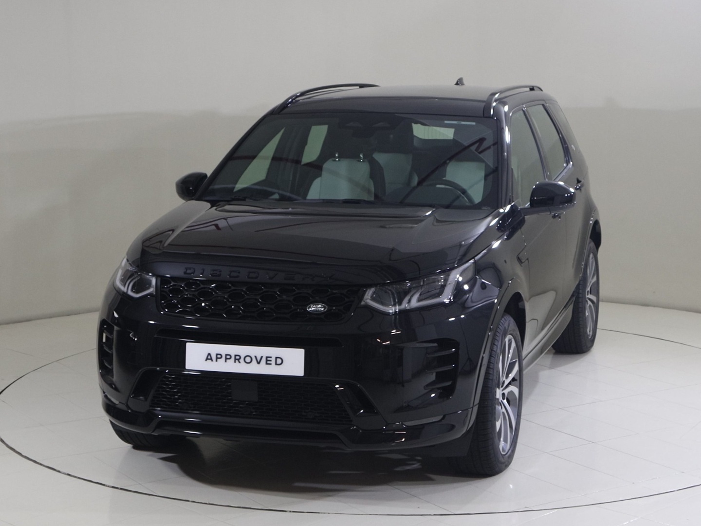 Land Rover Discovery Sport Dynamic Se 2025 in Uae