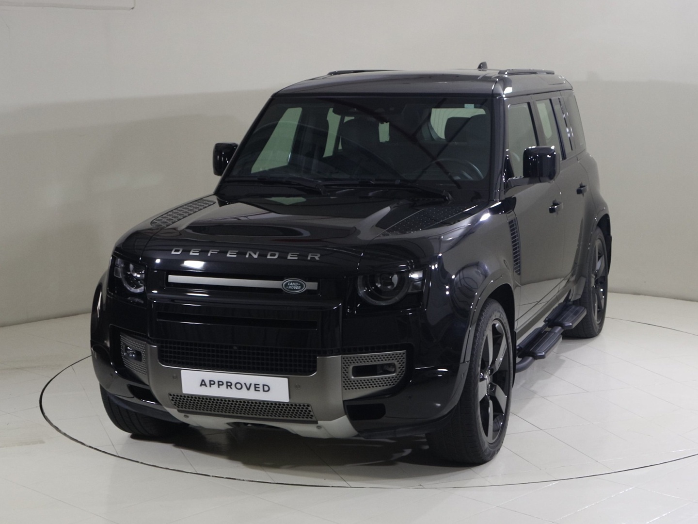 Land Rover Defender 110 X-dynamic Hse 2025 in Uae