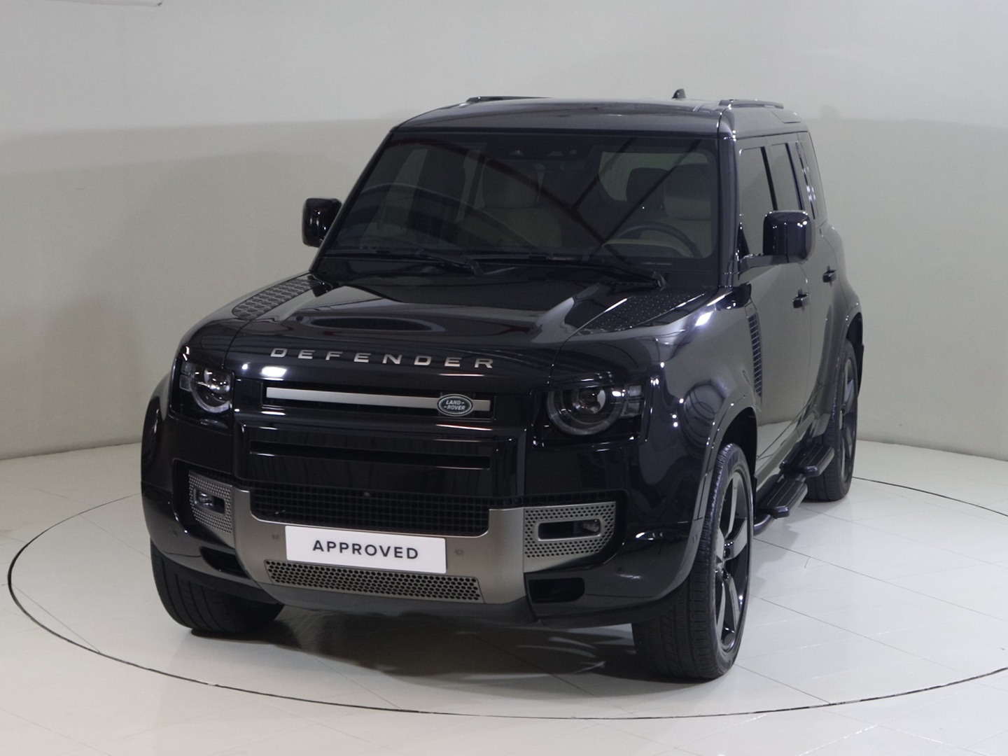 Land Rover Defender 110 X-dynamic Hse 2025 in Uae