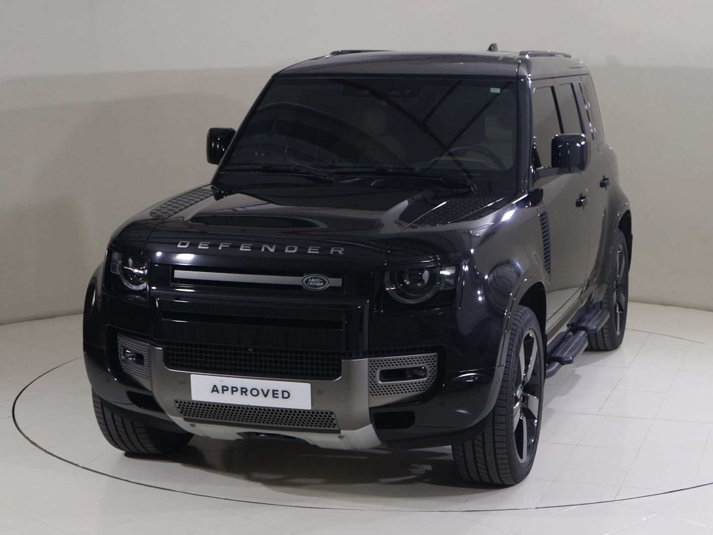 Land Rover Defender 110 X-dynamic Hse 2025 in Uae