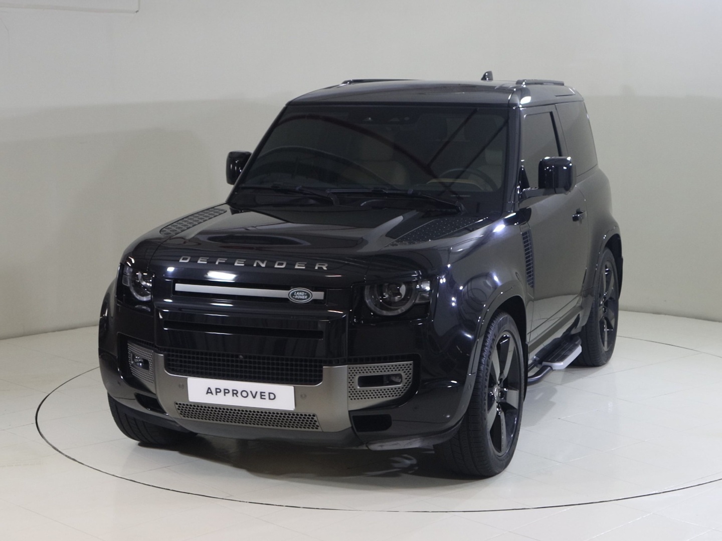 Land Rover Defender 90 X-dynamic Hse 2025 in Uae