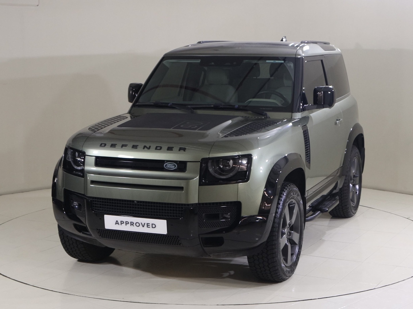 Land Rover Defender 90 Se Base 2023 in Uae