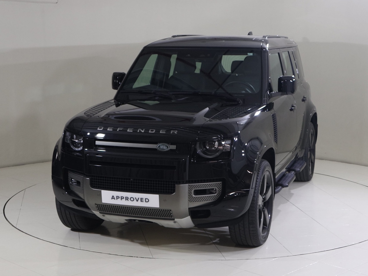 Land Rover Defender 110 X-dynamic Hse 2025 in Uae